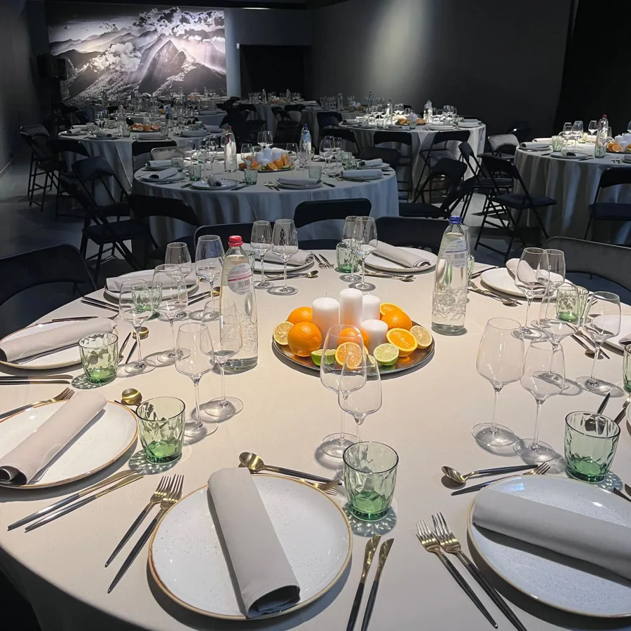 La salle avec terrasse couverte